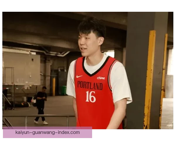 尽显社交牛人本色杨瀚森收官战比赛用球带走赛后亲切握手